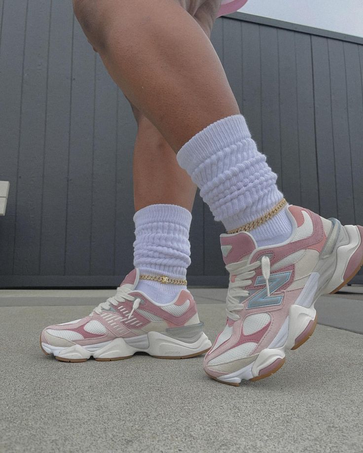 New Balance 9060 Chunky Sneakers - Peach / Dusty Pink