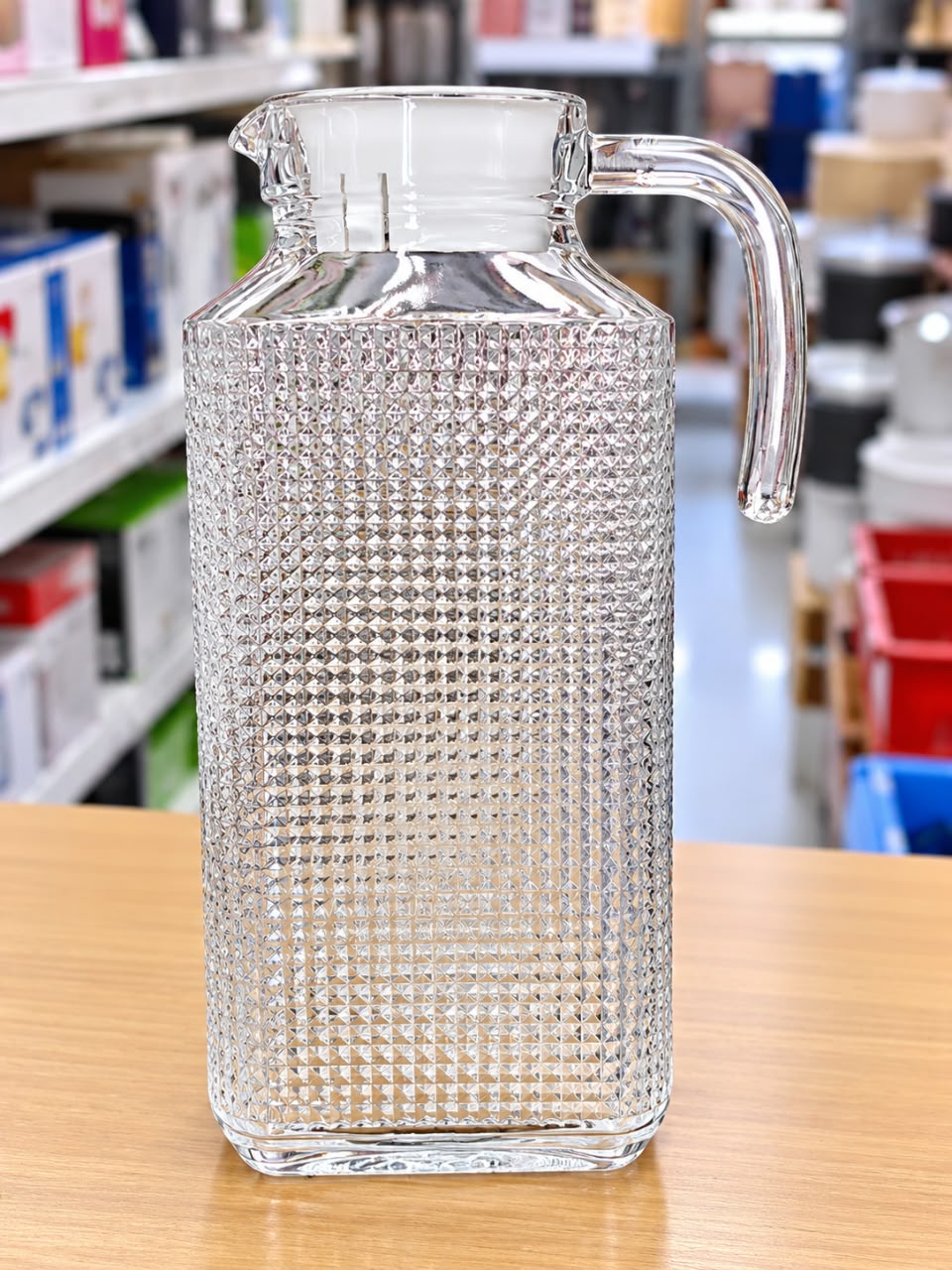 ✨ 1.6L DIAMOND-TEXTURED GLASS PITCHER WITH LID